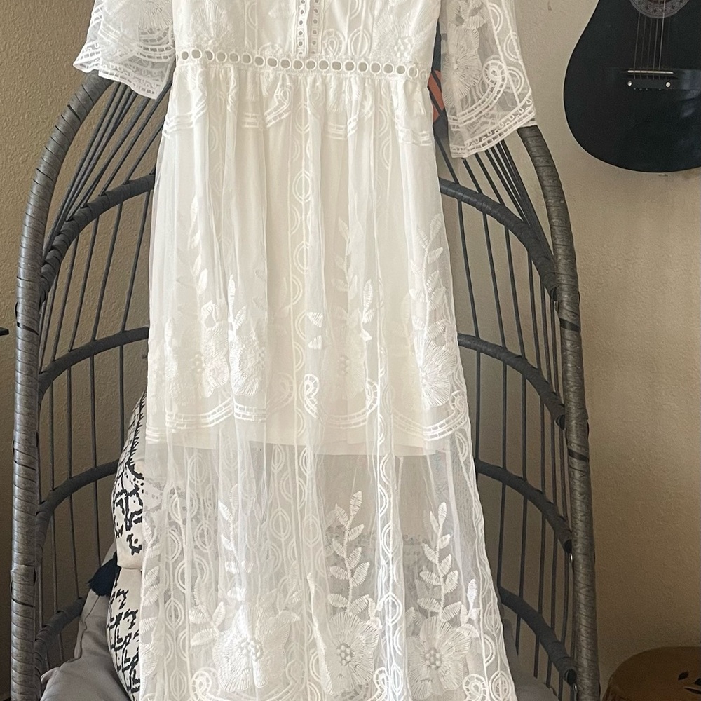 Beautiful white dress only tried